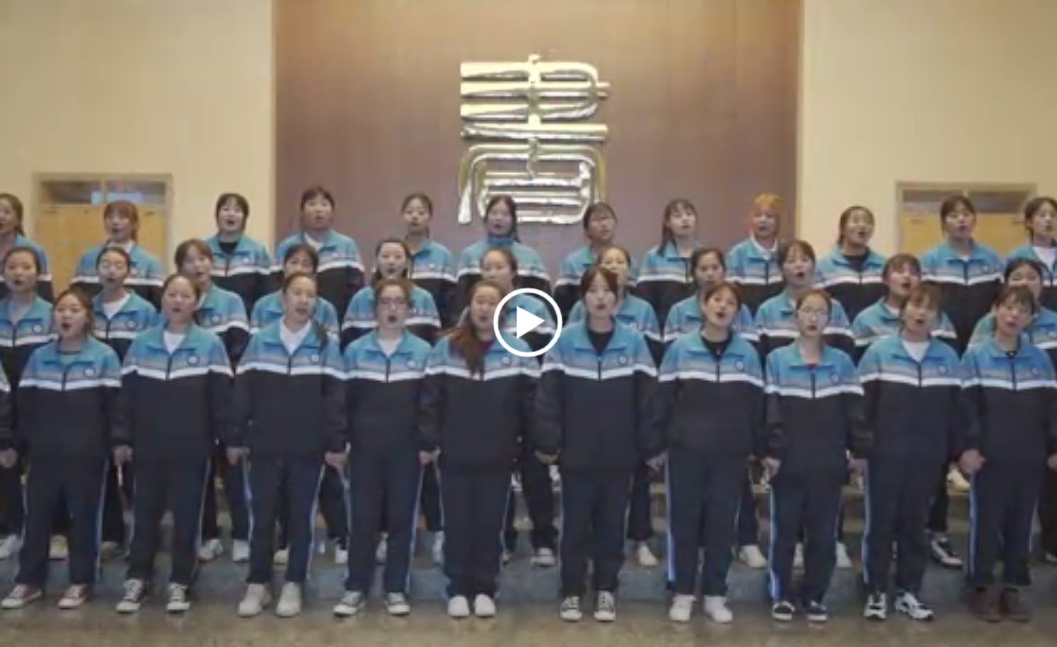 凤凰弦歌合唱团献唱教师节