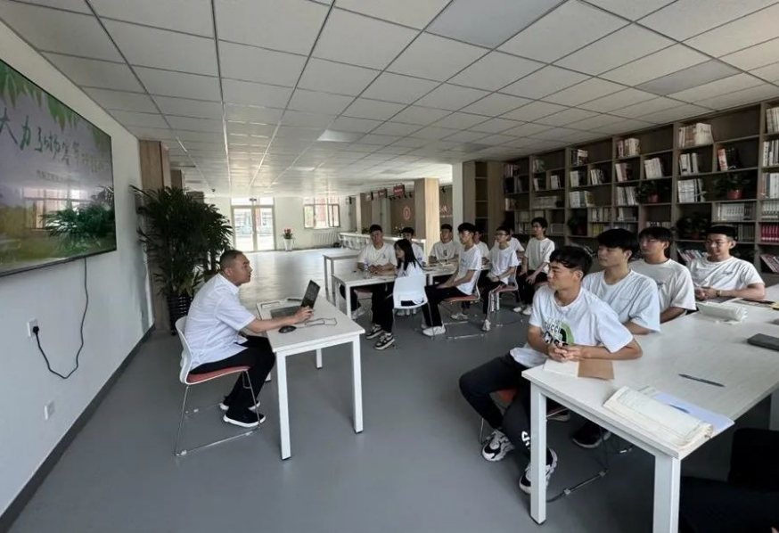 汽车工程系||“一站式学生社区”支部书记讲党课