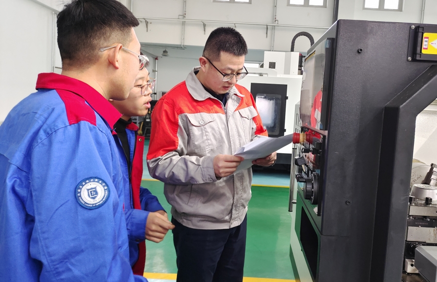 数控专业赶路人