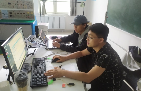 赤诚情怀育桃李