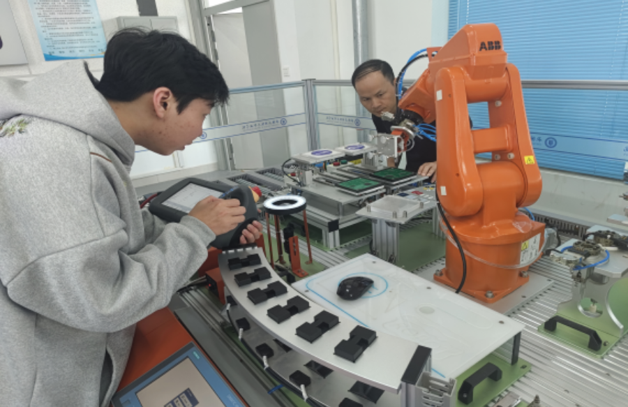 青春不设限，奋斗正当时