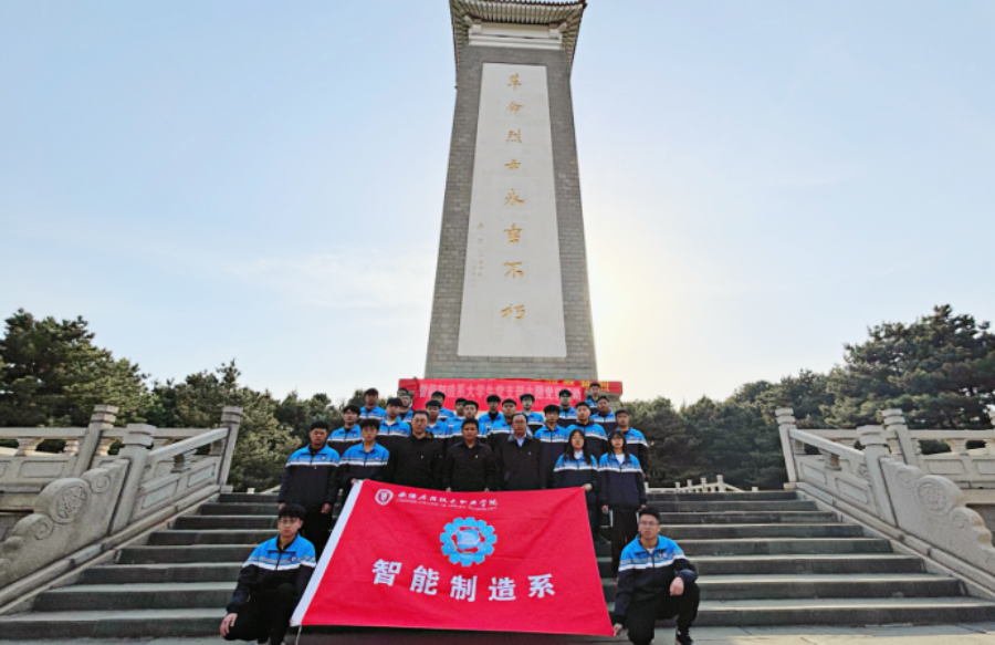 山河不忘英雄志，吾辈当承赤子心