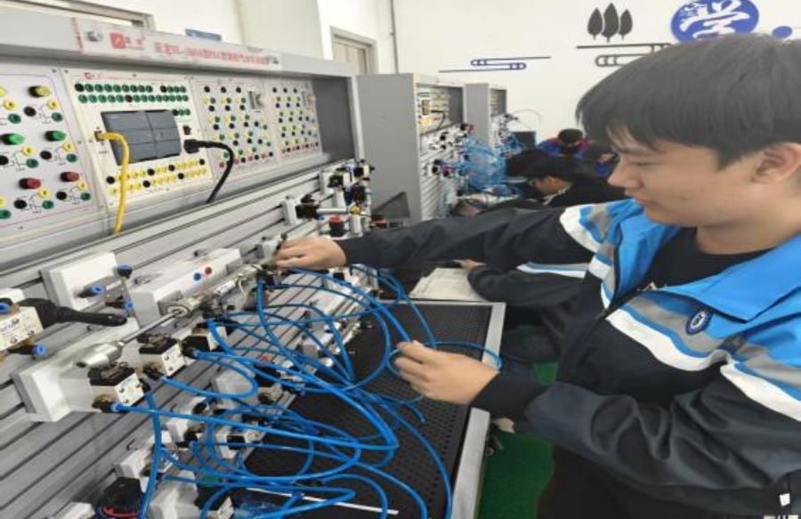 奋进应职人│省级三好学生冯宏斌